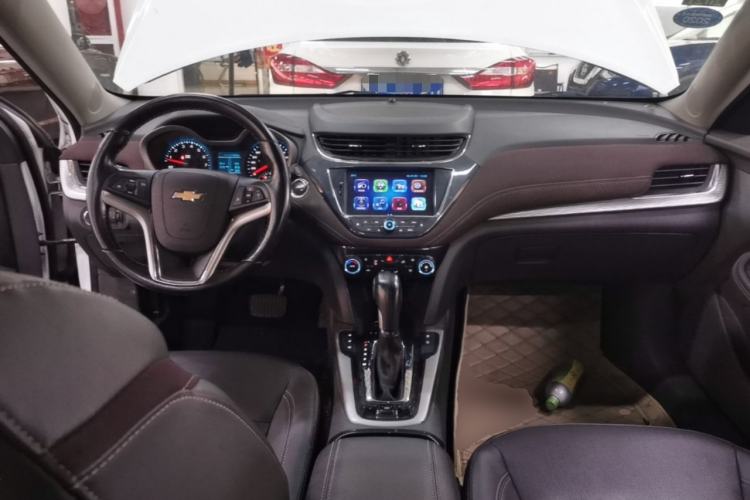 Used Chevrolet Malibu 2017 1.5T Automatic Luxury Edition Center Console