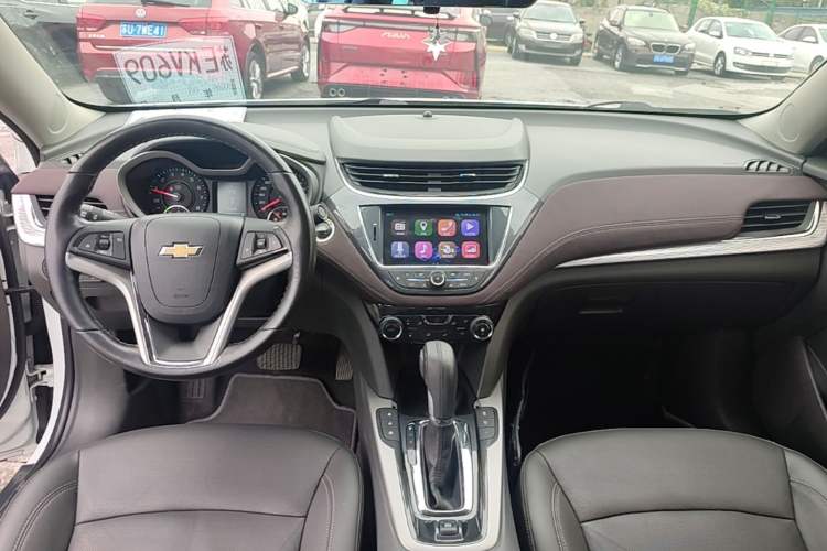 Used Chevrolet Malibu 2017 1.5T Automatic Luxury Edition Center Console