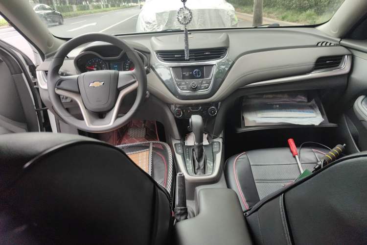 Used Chevrolet Malibu 2017 1.5T Automatic Comfort Edition Center Console