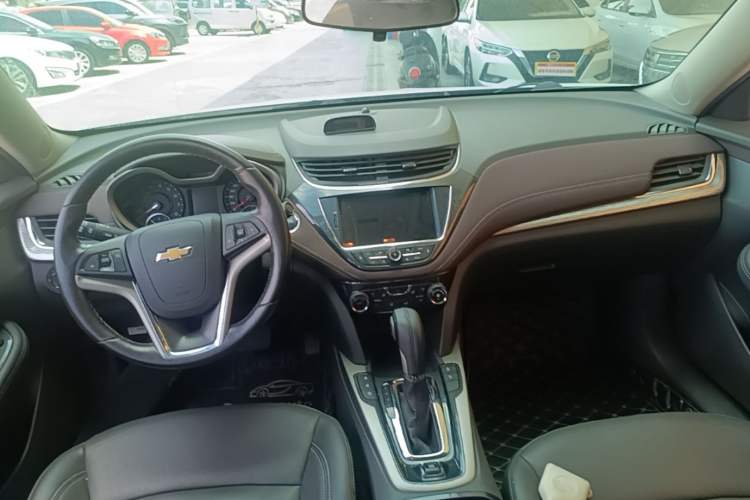 Used Chevrolet Malibu 2017 1.5T Automatic Luxury Edition Center Console