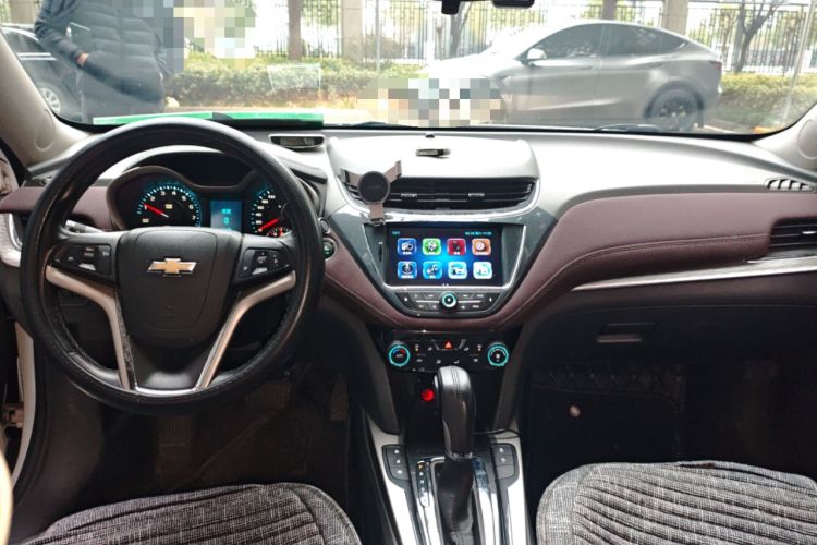 Used Chevrolet Malibu 2017 1.5T Automatic Luxury Edition Center Console