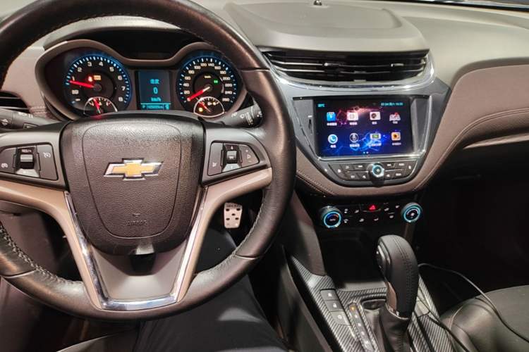 Used Chevrolet Malibu 2017 1.5T Automatic Luxury Edition Center Console