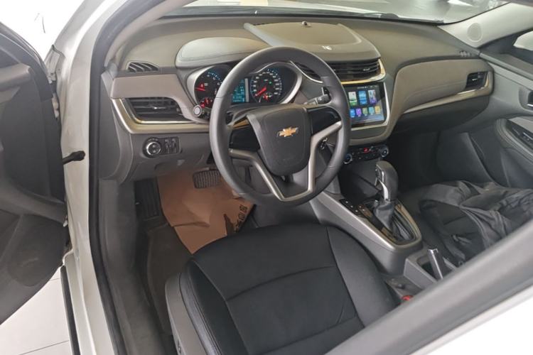 Used Chevrolet Malibu 2017 1.5T Automatic Comfort Edition Center Console