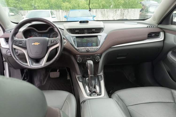 Used Chevrolet Malibu 2017 1.5T Automatic Luxury Edition Center Console