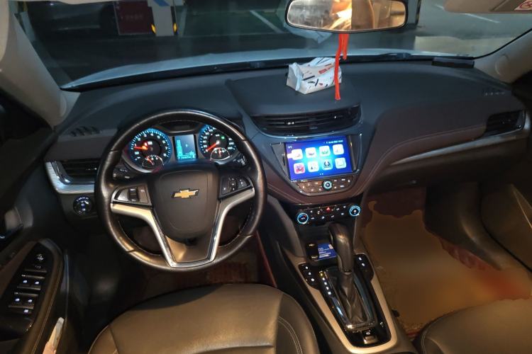 Used Chevrolet Malibu 2017 1.5T Automatic Luxury Edition Center Console