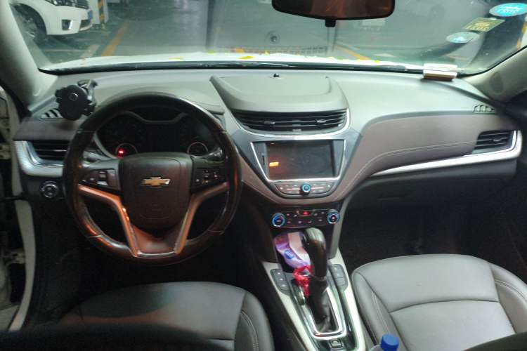 Used Chevrolet Malibu 2017 1.5T Automatic Luxury Edition Center Console