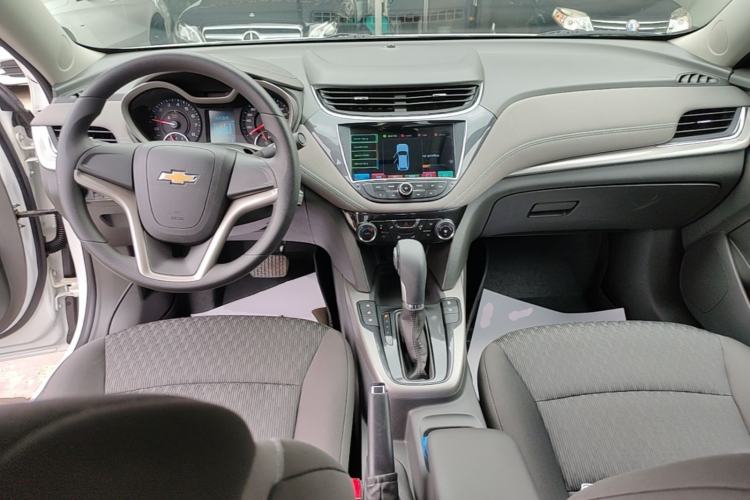Used Chevrolet Malibu 2017 1.5T Automatic Comfort Edition Center Console