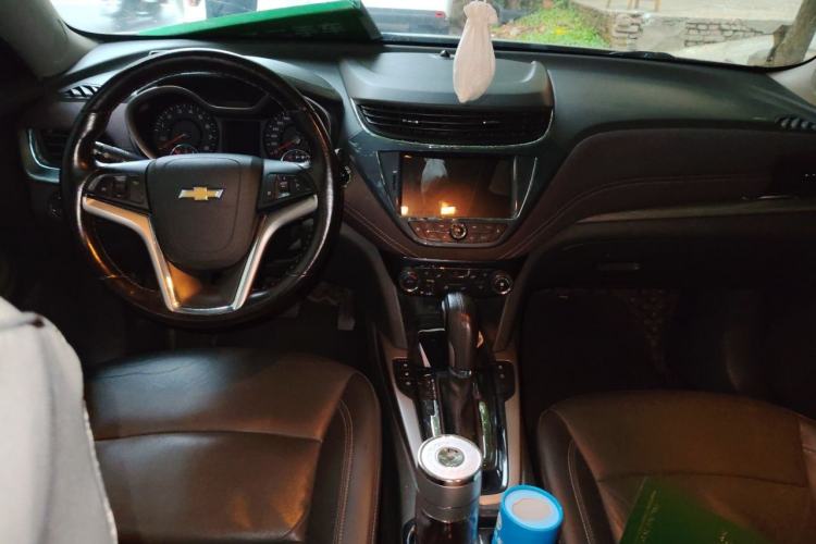 Used Chevrolet Malibu 2017 1.5T Automatic Luxury Edition Center Console
