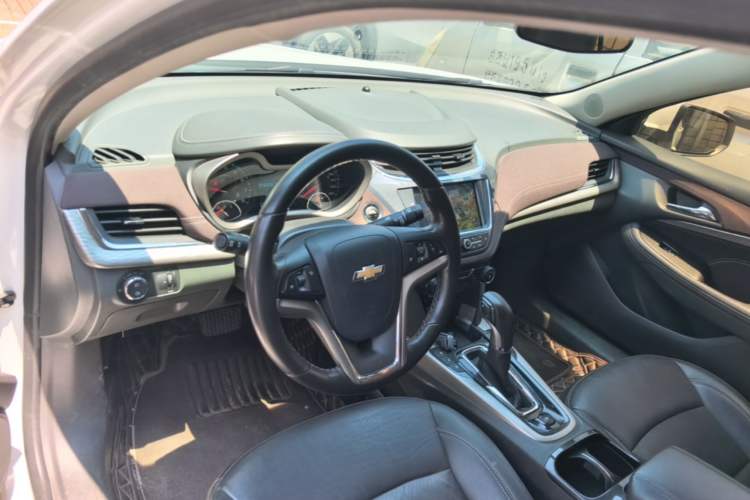 Used Chevrolet Malibu 2017 1.5T Automatic Luxury Edition Center Console