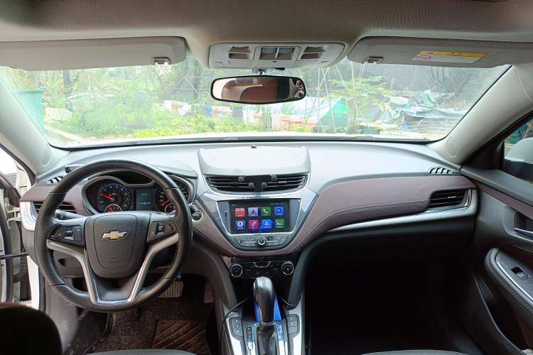 Used Chevrolet Malibu 2017 1.5T Automatic Luxury Edition Center Console