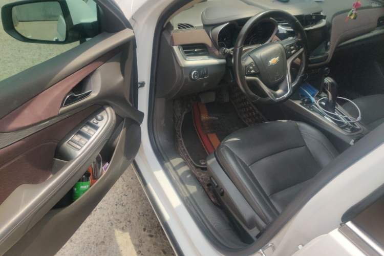 Used Chevrolet Malibu 2017 1.5T Automatic Luxury Edition Driver Seat