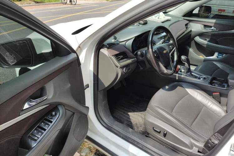 Used Chevrolet Malibu 2017 1.5T Automatic Luxury Edition Driver Seat