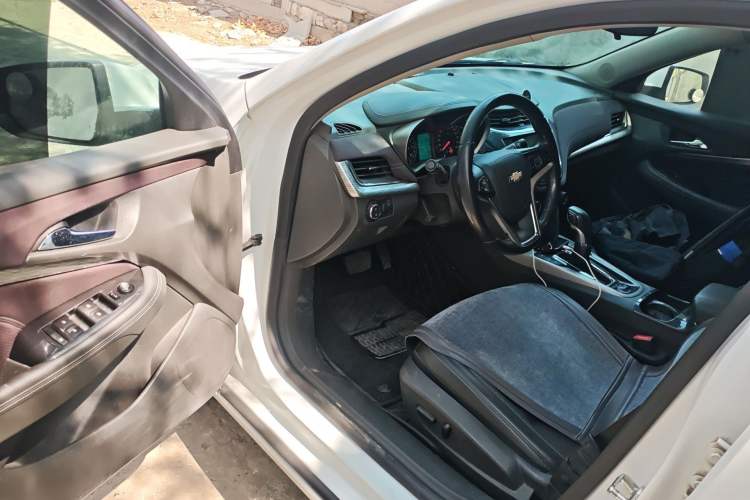 Used Chevrolet Malibu 2017 1.5T Automatic Luxury Edition Driver Seat