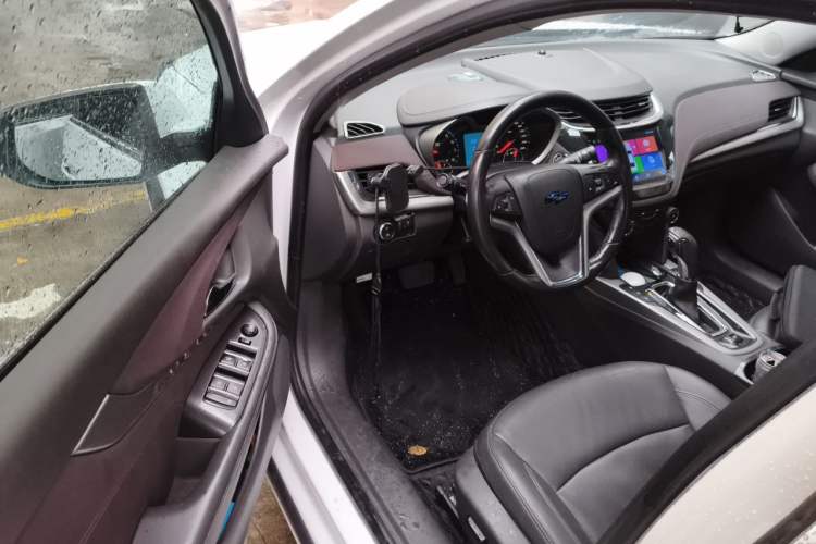 Used Chevrolet Malibu 2017 1.5T Automatic Luxury Edition Driver Seat