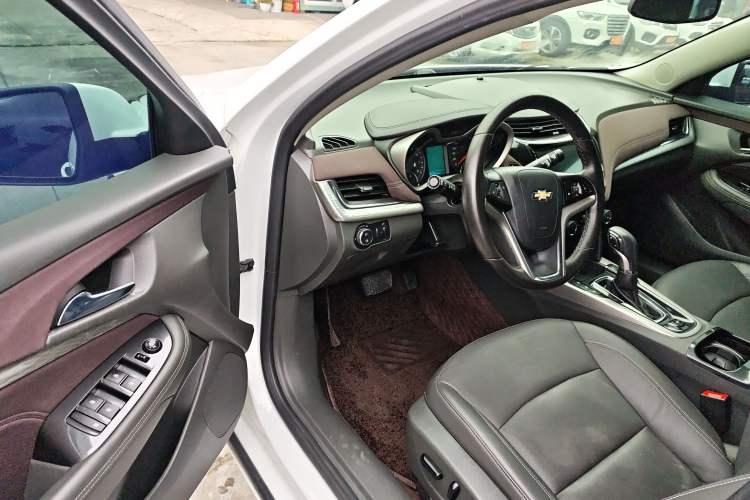 Used Chevrolet Malibu 2017 1.5T Automatic Luxury Edition Driver Seat