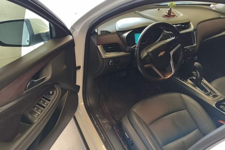 Used Chevrolet Malibu 2017 1.5T Automatic Luxury Edition Driver Seat