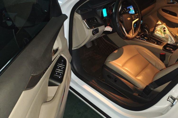 Used Chevrolet Malibu 2017 1.5T Automatic Luxury Edition Driver Seat