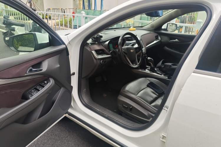 Used Chevrolet Malibu 2017 1.5T Automatic Luxury Edition Driver Seat