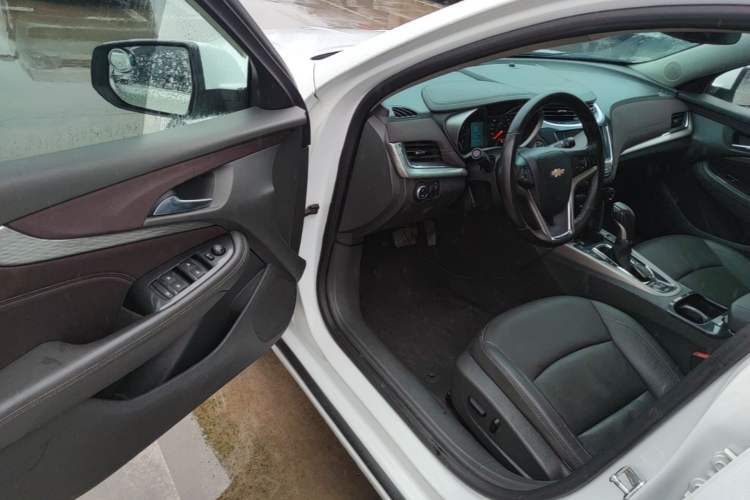Used Chevrolet Malibu 2017 1.5T Automatic Luxury Edition Driver Seat