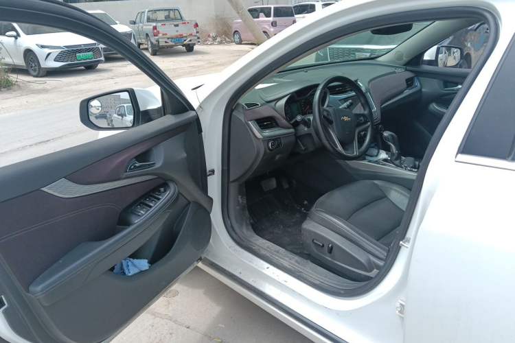 Used Chevrolet Malibu 2017 1.5T Automatic Luxury Edition Driver Seat