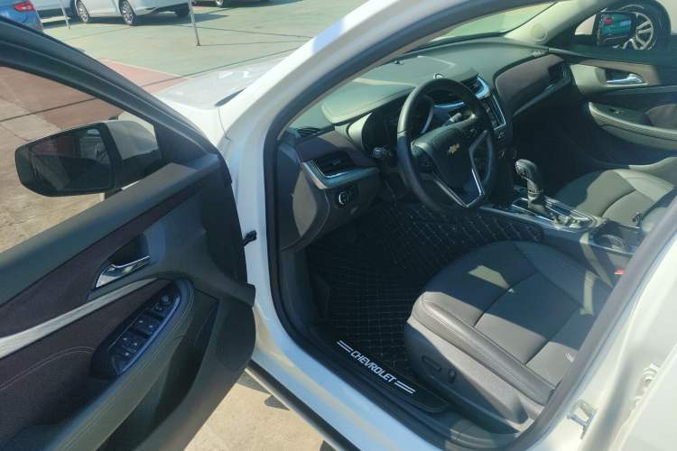 Used Chevrolet Malibu 2017 1.5T Automatic Luxury Edition Driver Seat