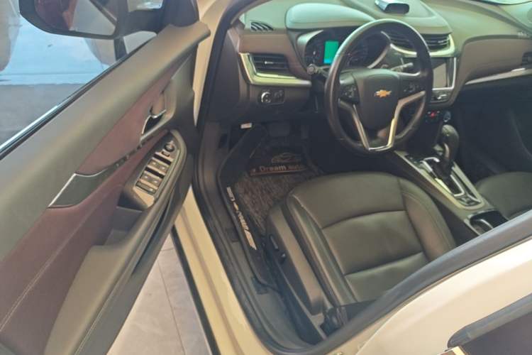 Used Chevrolet Malibu 2017 1.5T Automatic Luxury Edition Driver Seat