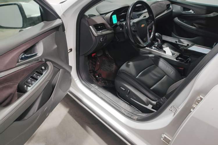 Used Chevrolet Malibu 2017 1.5T Automatic Luxury Edition Driver Seat