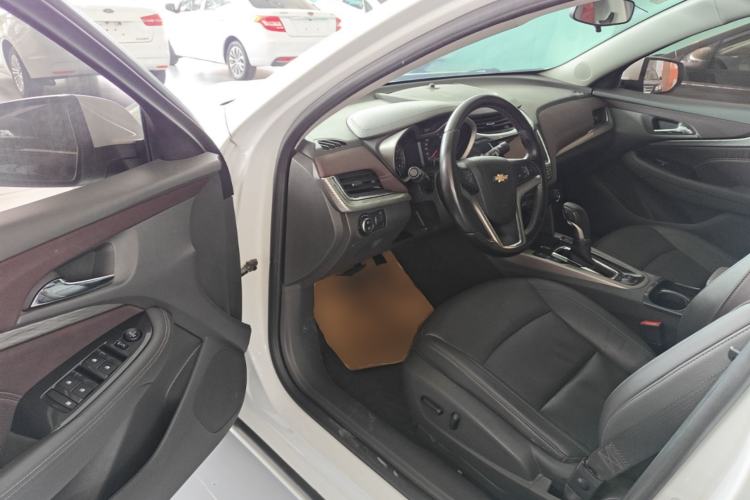 Used Chevrolet Malibu 2017 1.5T Automatic Luxury Edition Driver Seat