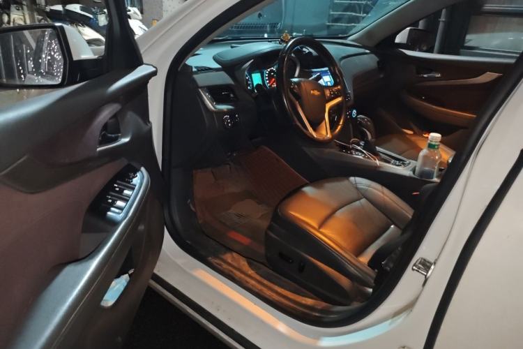 Used Chevrolet Malibu 2017 1.5T Automatic Luxury Edition Driver Seat