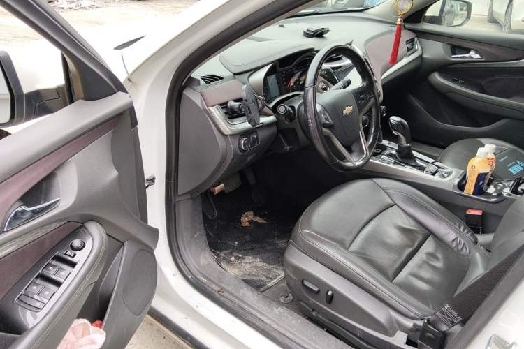Used Chevrolet Malibu 2017 1.5T Automatic Luxury Edition Driver Seat