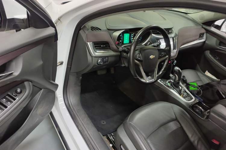 Used Chevrolet Malibu 2017 1.5T Automatic Luxury Edition Driver Seat