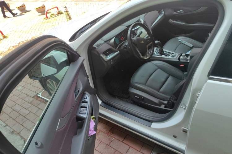 Used Chevrolet Malibu 2017 1.5T Automatic Luxury Edition Driver Seat