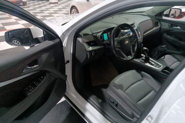 Used Chevrolet Malibu 2017 1.5T Automatic Luxury Edition Driver Seat