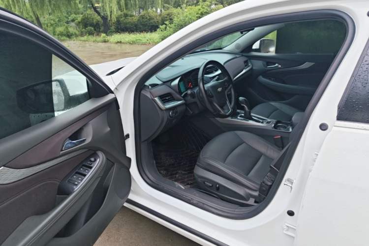 Used Chevrolet Malibu 2017 1.5T Automatic Luxury Edition Driver Seat