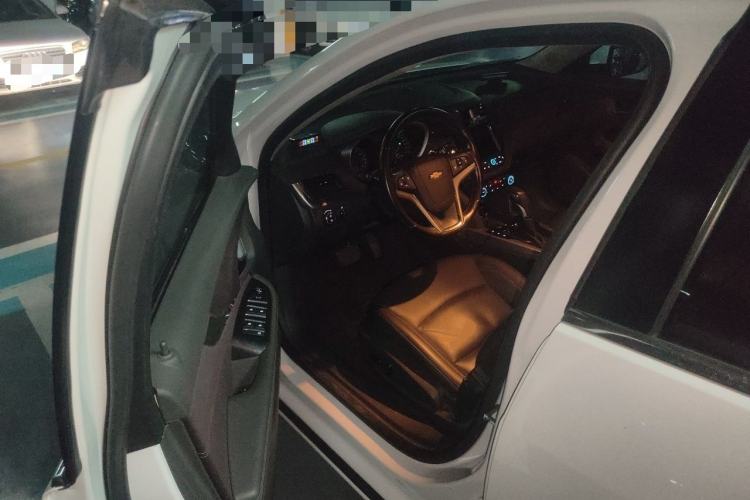 Used Chevrolet Malibu 2017 1.5T Automatic Luxury Edition Driver Seat
