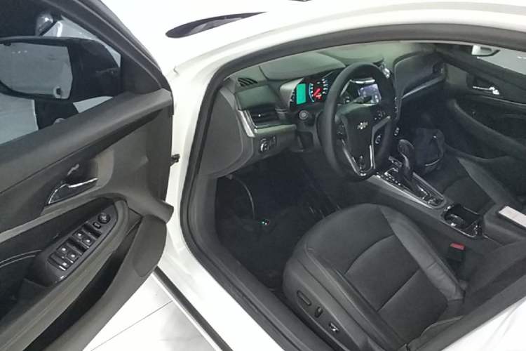 Used Chevrolet Malibu 2017 1.5T Automatic Luxury Edition Driver Seat