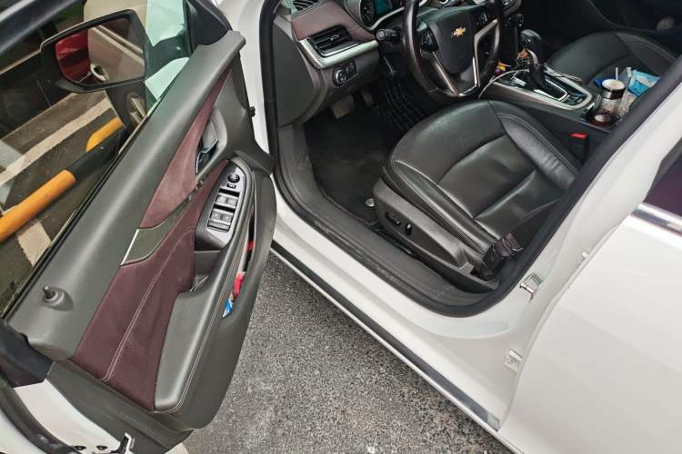 Used Chevrolet Malibu 2017 1.5T Automatic Luxury Edition Driver Seat