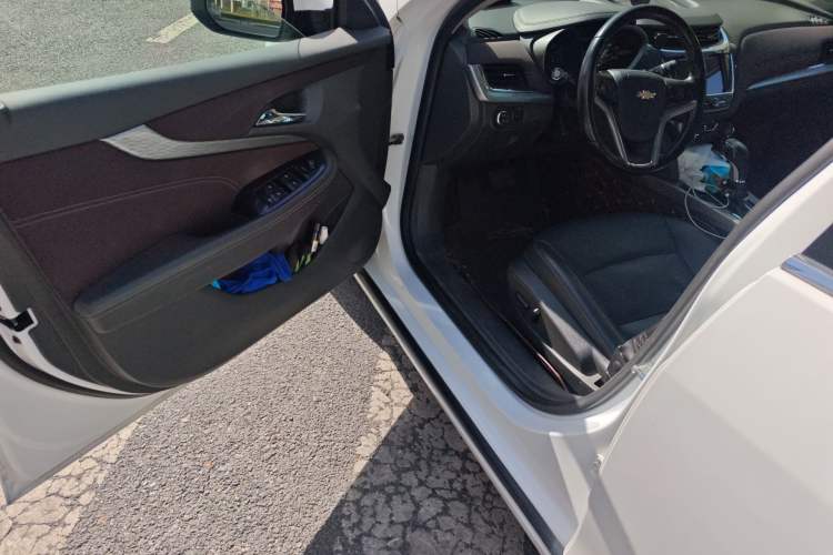Used Chevrolet Malibu 2017 1.5T Automatic Luxury Edition Driver Seat