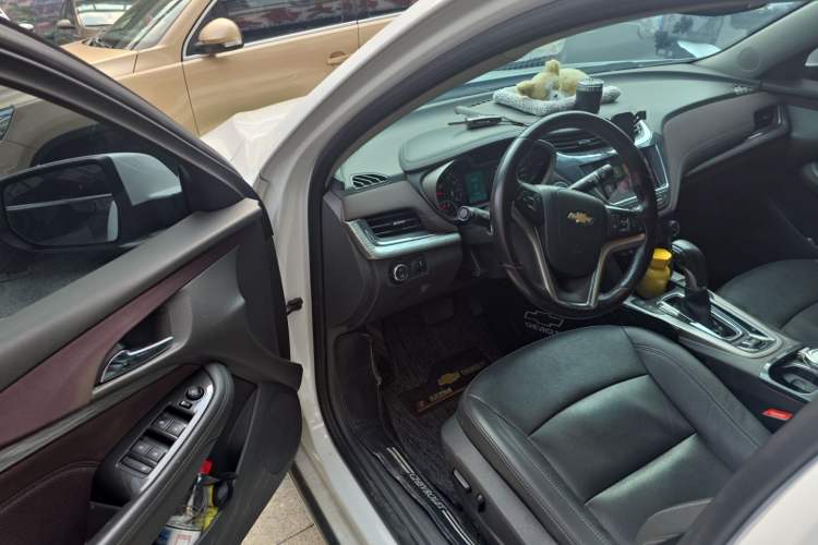 Used Chevrolet Malibu 2017 1.5T Automatic Luxury Edition Driver Seat