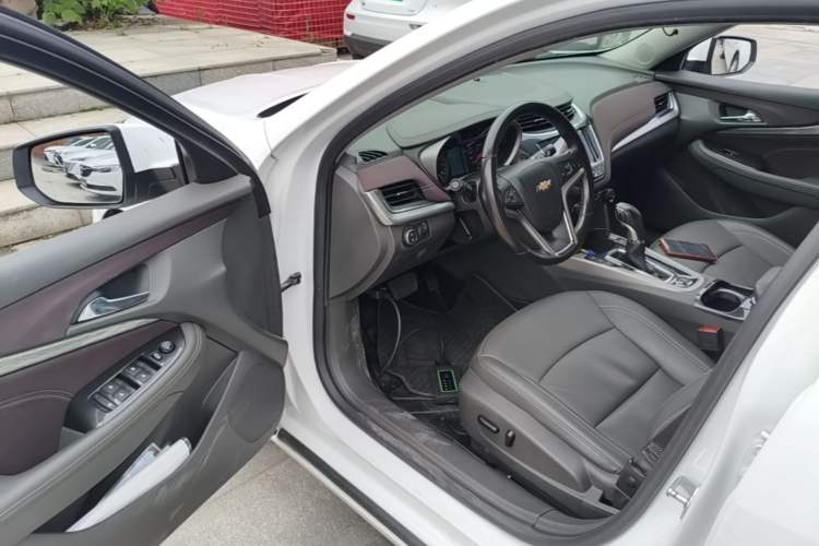 Used Chevrolet Malibu 2017 1.5T Automatic Luxury Edition Driver Seat