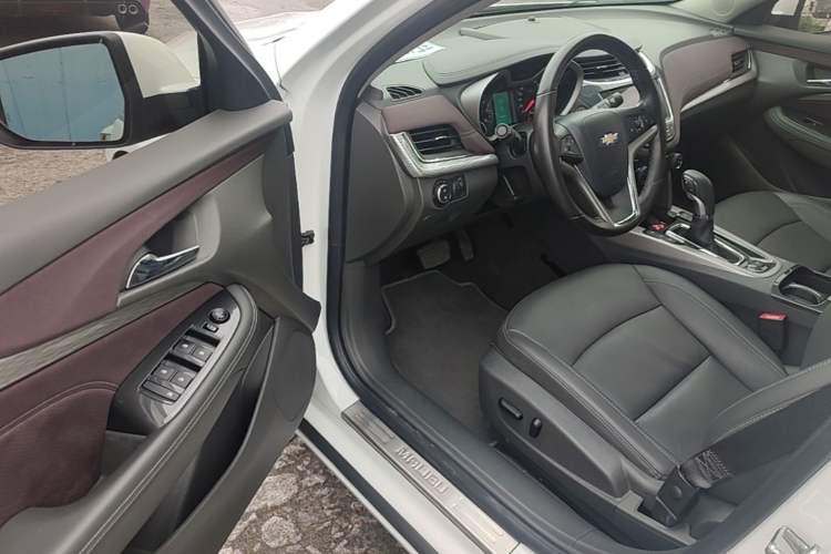Used Chevrolet Malibu 2017 1.5T Automatic Luxury Edition Driver Seat
