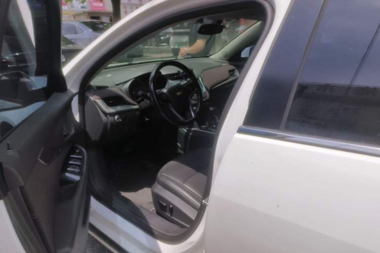 Used Chevrolet Malibu 2017 1.5T Automatic Luxury Edition Driver Seat