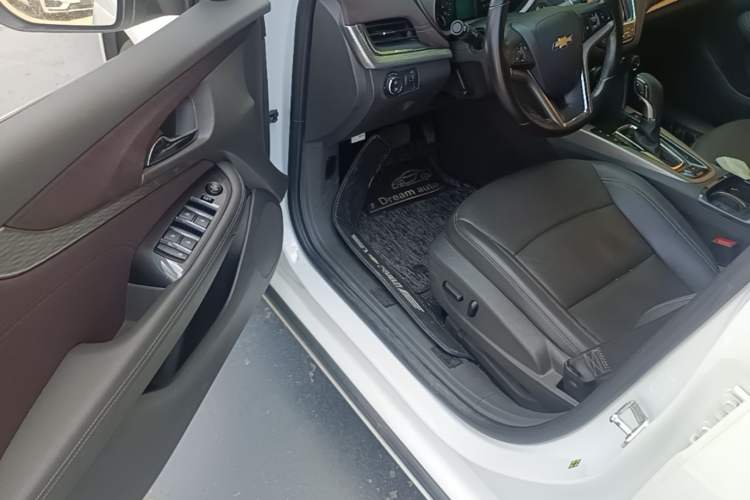Used Chevrolet Malibu 2017 1.5T Automatic Luxury Edition Driver Seat