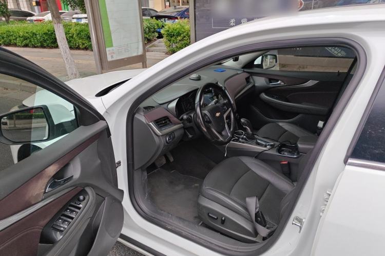 Used Chevrolet Malibu 2017 1.5T Automatic Luxury Edition Driver Seat