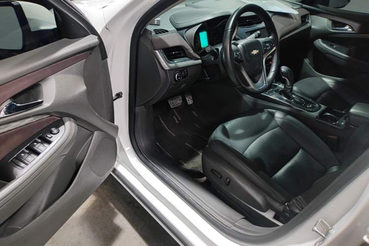 Used Chevrolet Malibu 2017 1.5T Automatic Luxury Edition Driver Seat