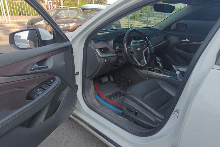 Used Chevrolet Malibu 2017 1.5T Automatic Luxury Edition Driver Seat