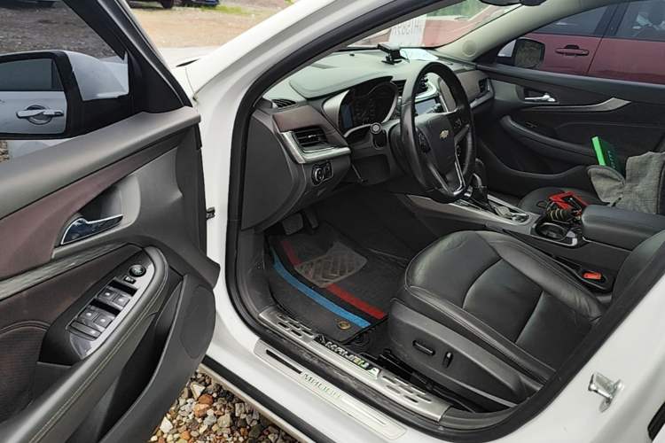 Used Chevrolet Malibu 2017 1.5T Automatic Luxury Edition Driver Seat