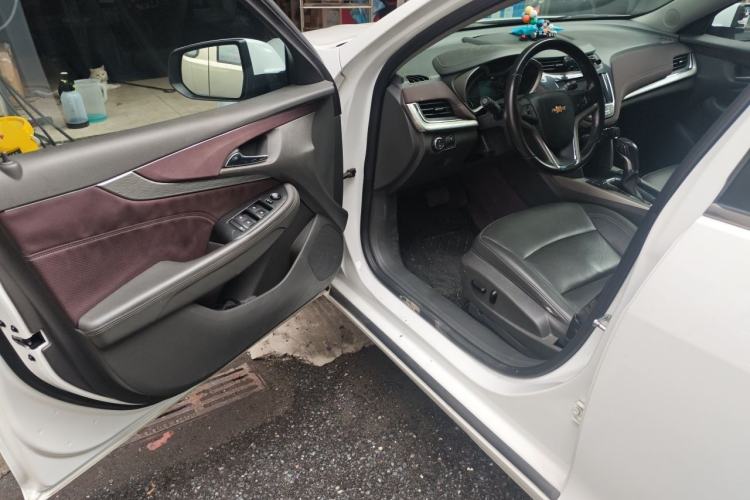 Used Chevrolet Malibu 2017 1.5T Automatic Luxury Edition Driver Seat