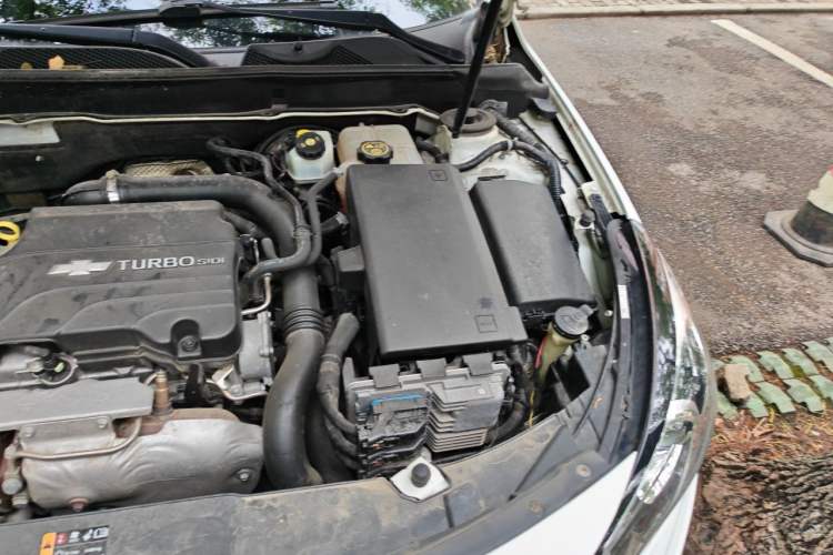 Used Chevrolet Malibu 2017 1.5T Automatic Luxury Edition Engine Bay Left