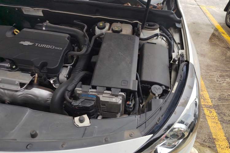 Used Chevrolet Malibu 2017 1.5T Automatic Flagship Edition Engine Bay Left
